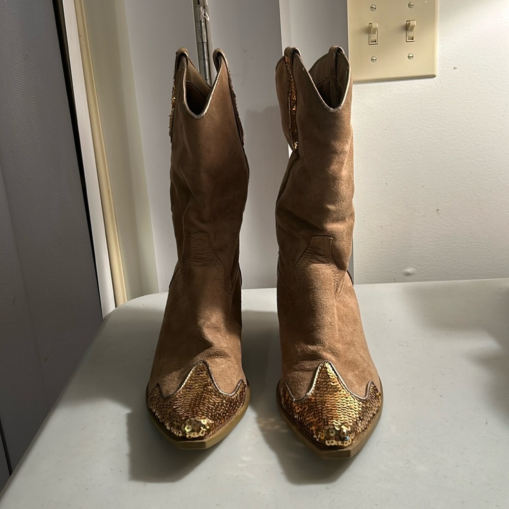 Splash Slip On Western Style Tan Splash Boots With Gold Sequins Back & Toe Tips